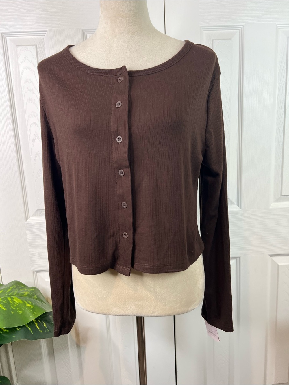 Dex Brown Ribbed Button-Front Long Sleeve Top - Picture 5 of 9
